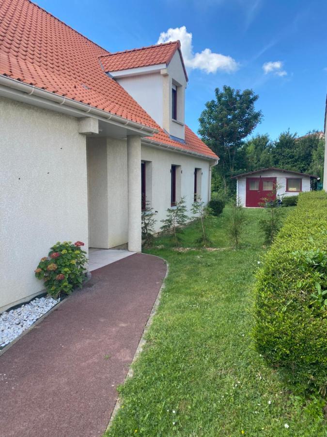 Aux Charmes Bed & Breakfast Isques Exterior photo