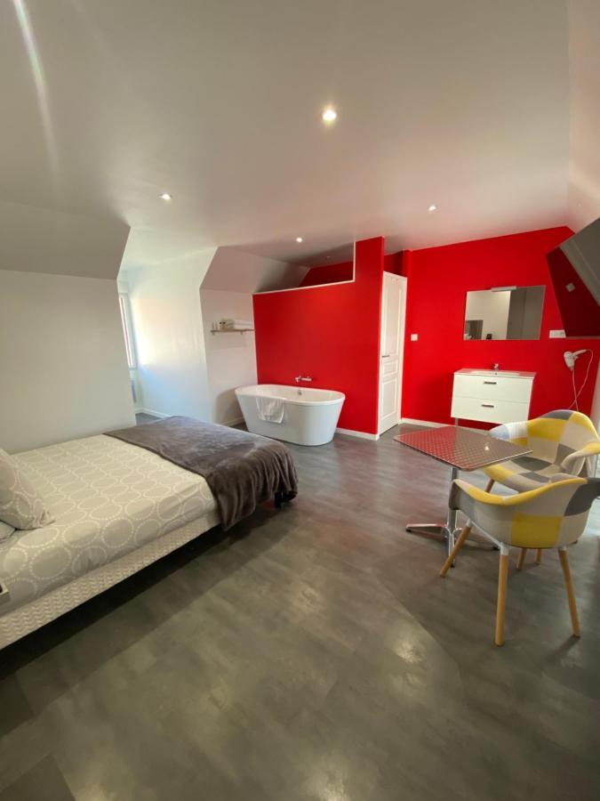 Aux Charmes Bed & Breakfast Isques Exterior photo